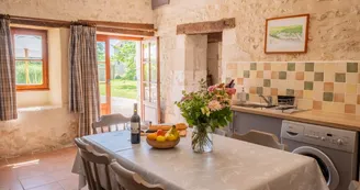 Gîte Le Coin Fleuri - Château de Gurat - 6 pers