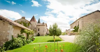 Gîte Le Coin Fleuri - Château de Gurat - 6 pers