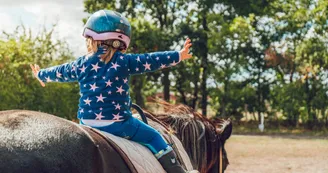 Balade à poney avec les Écuries de Chêne Balade à poney avec les Écuries de Chêne